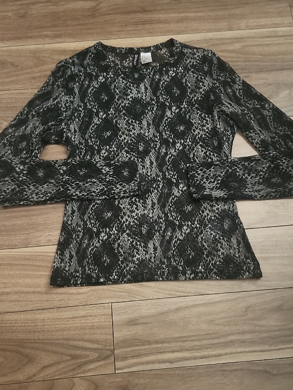 🔥 Long Sleeve Black & Gray Snake Print Sheer Top